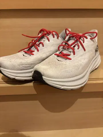 HOKA 클리프톤 9 화이트 26.5cm