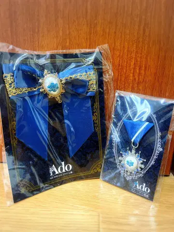 Ado 핀 배지 2개 세트