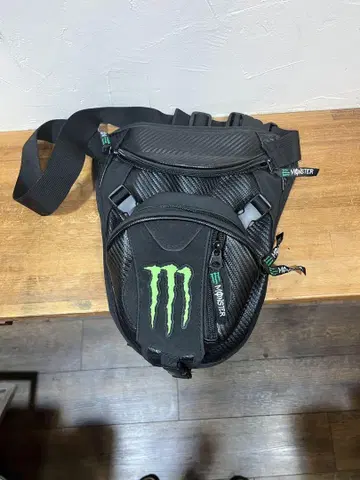 Monster 바디백 블랙