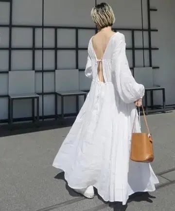 ETRE TOKYO 오픈 백 린넨 원피스