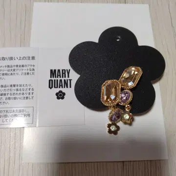 MARY QUANT 꽃 모티브 귀걸이