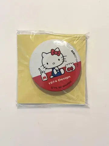 헬로키티 1974 Design 핀 배지 레어 레트로 금붕어 어항