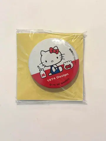 헬로키티 1974 Design 핀 배지 레어 레트로 금붕어 어항