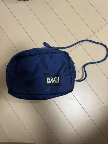 BACH 네이비 사코슈