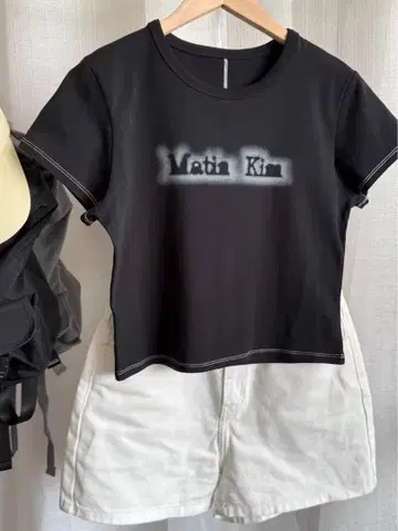 Matin Kim 블랙 T셔츠
