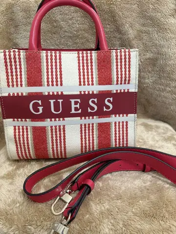 GUESS 체크 무늬 토트백 레드/화이트