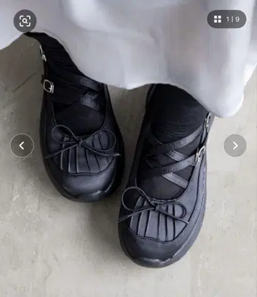 VACANCY 크로스 스트랩 청키 밑창 스니커즈