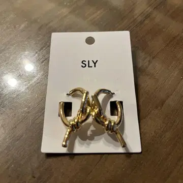 SLY 귀걸이 골드