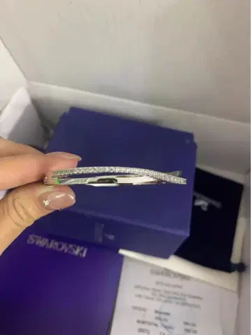 Swarovski 트위스트 디자인 팔찌