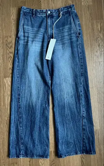 CURVED FLARE DENIM SLACKS