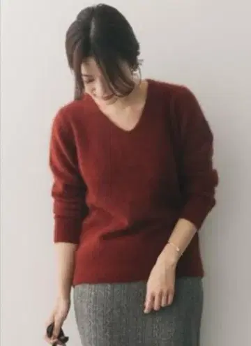URBAN RESEARCH 헤어리 울 V넥 니트 레드