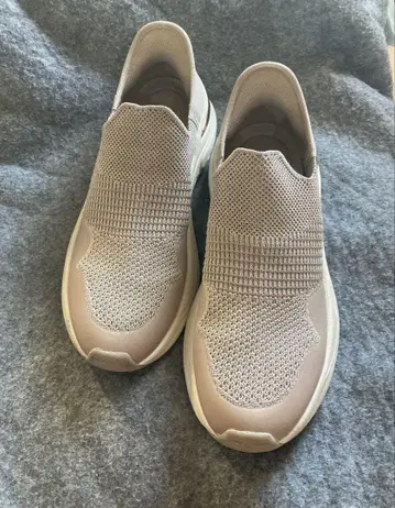 스케쳐스 베이지 슬립온 골드 악센트