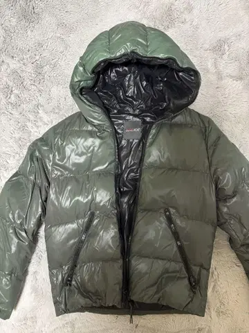 후드 부착 다운 자켓 올리브 그린