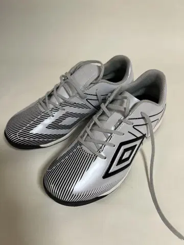 새상품! Umbro 엄브로 축구화 키즈 23cm