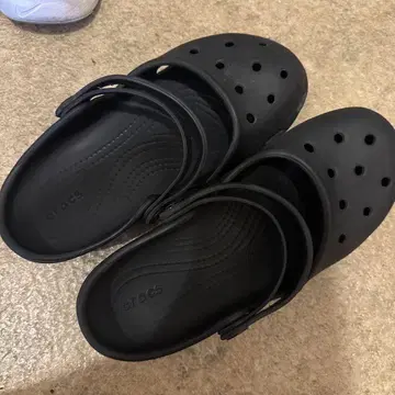 Crocs 블랙 샌들 스트랩 포함
