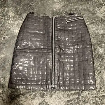 Calvin Klein 퀼팅 스커트