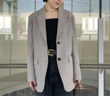 Mila Owen 드라이 터치 와이드 숄더 자켓 2025년 최신상