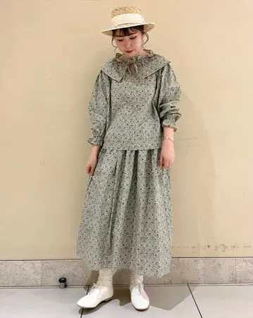 미사용 새상품 츠하루 LIBERTY 24ss 프릴 칼라 블라우스