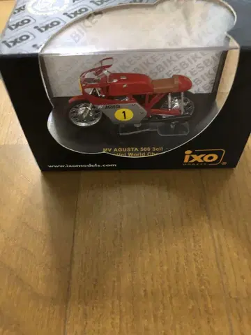 ixo MV AGUSTA 500 3cil Giacomo Agostinl