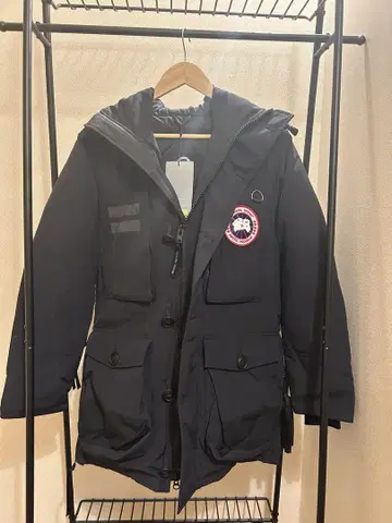 Canada Goose 네이비 다운 자켓