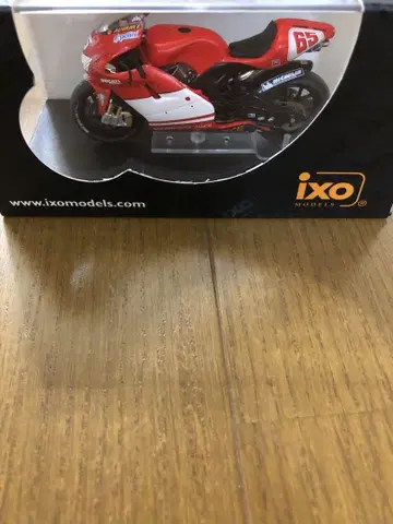 ixo DUCATI Desmosedici#65 L.Caplrossi