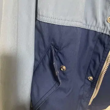 파랑과 네이비의 마운틴 후드티