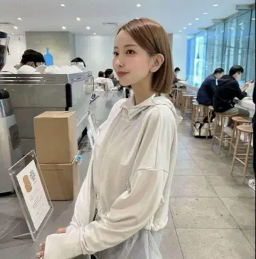 차광 후드티
