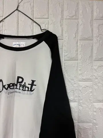 OverPrint 래글런 슬리브 티셔츠