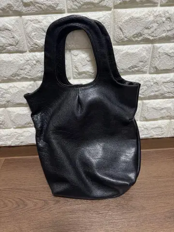 OSAM 블랙 가죽 핸드백