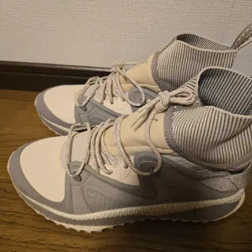 Puma 화이트 그레이 하이컷 스니커즈