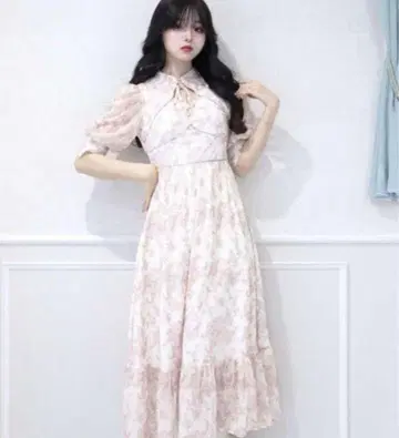 titty&Co. 토와르 드 주이 데콜테 오픈 플레어 원피스