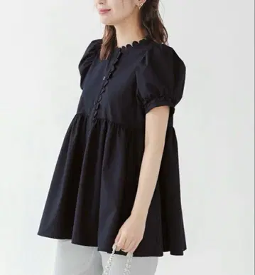 Fit more 스캘럽 페플럼 블라우스