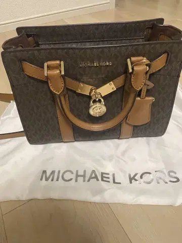 MICHAEL KORS 로고 핸드백