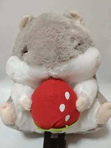 딸기를 안은 햄스터 봉제 인형 [ 새상품 ]