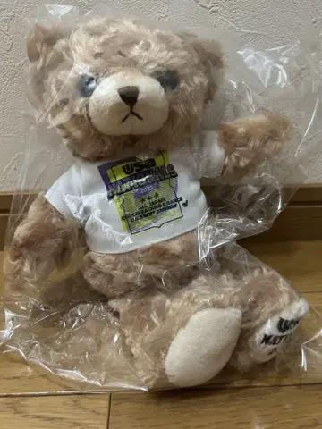 브라운 봉제 인형 화이트 T셔츠