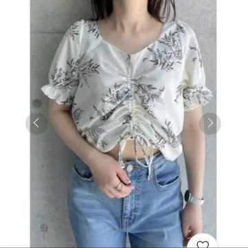 미사용 AZUL 블라우스 꽃무늬 상의 셔츠 T셔츠 화이트 반팔