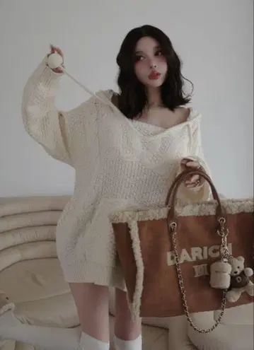 Darich 케이블 DD 로고 V넥 니트 후디