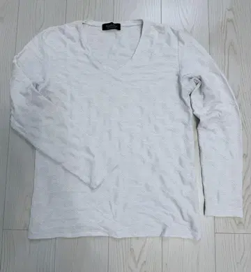 토네이도 마트 V넥 긴팔