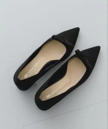 로데스코 MADE IN JAPAN 리본 펌프스 블랙