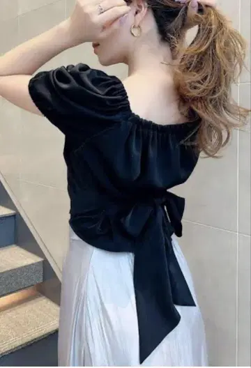 RESEXXY 오프숄더 블랙 상의