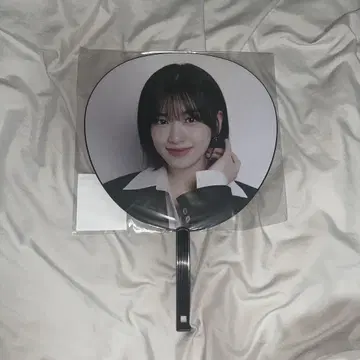 YUJIN SHOW WHAT I HAVE 부채