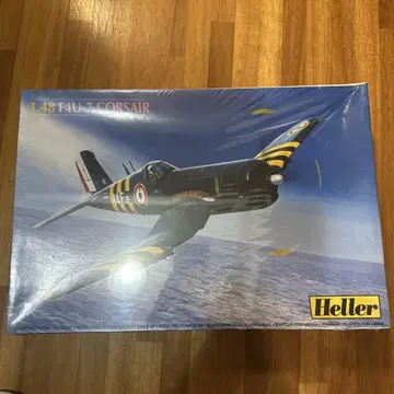 Heller 1/48 F4U-7 Corsair