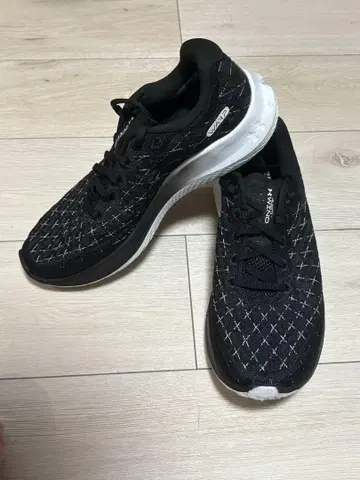 언더 아머 벨로시티 윈드 27.0cm