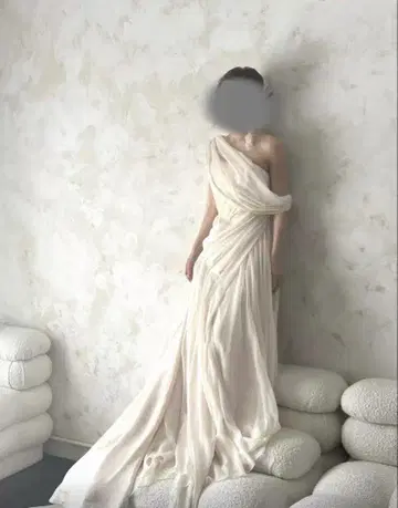 크림색 웨딩 드레스