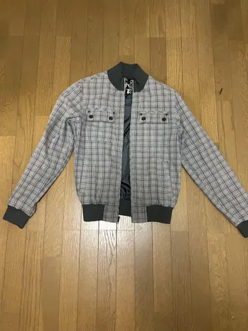 GUESS 체크 무늬 점퍼