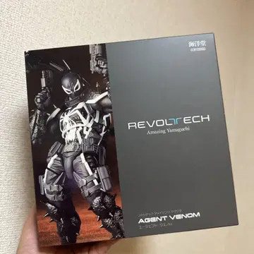 REVOLTECH 에이전트 베놈 피규어