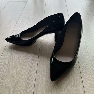 새상품급 KAGUYAMA 카시야마 에나멜 블랙 하이힐 24cm