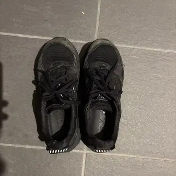 호카 오네 스니커즈