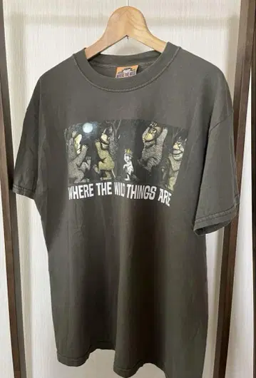 괴물들이 사는 나라 vintage 티셔츠