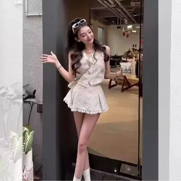 베이지 트위드 프릴 스커트 셋업